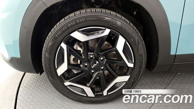 Kia Seltos 2023 — ფოტო 5/20
