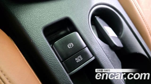 Kia Seltos 2023 — ფოტო 17/20