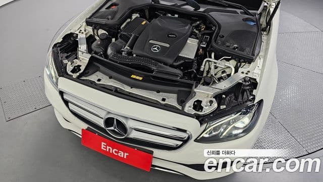 Mercedes-Benz E-Class 2018 — ფოტო 6/20