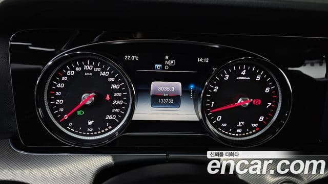 Mercedes-Benz E-Class 2018 — ფოტო 8/20