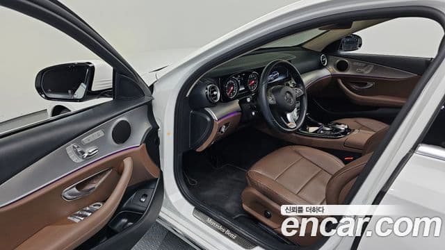 Mercedes-Benz E-Class 2018 — ფოტო 10/20