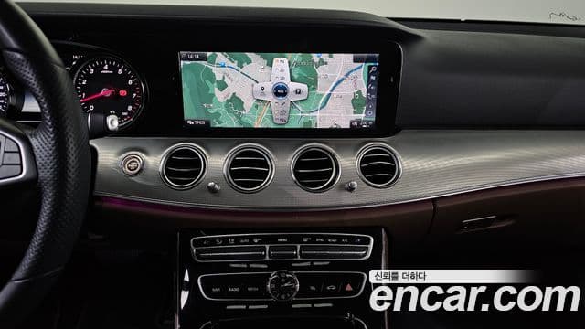 Mercedes-Benz E-Class 2018 — ფოტო 14/20