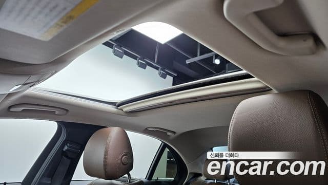 Mercedes-Benz E-Class 2018 — ფოტო 19/20