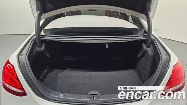 Mercedes-Benz E-Class 2018 — ფოტო 20/20