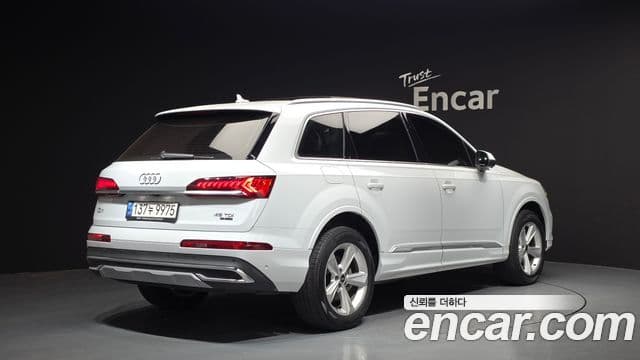 Audi Q7 2022 — ფოტო 2/20