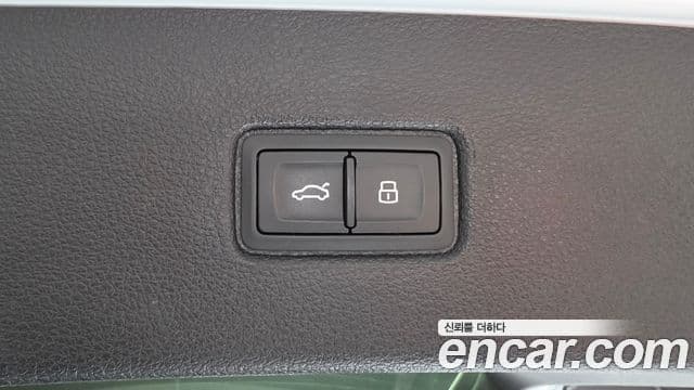 Audi Q7 2022 — ფოტო 18/20
