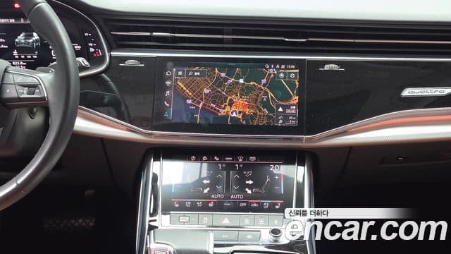 Audi Q7 2022 — ფოტო 19/20