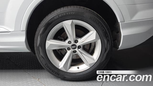 Audi Q7 2022 — Photo 13/32