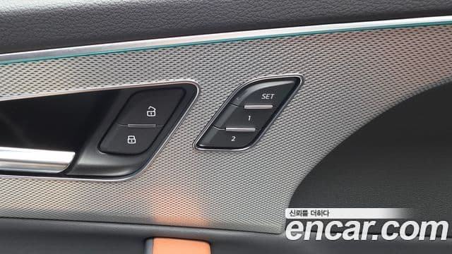 Audi Q7 2022 — Photo 9/32