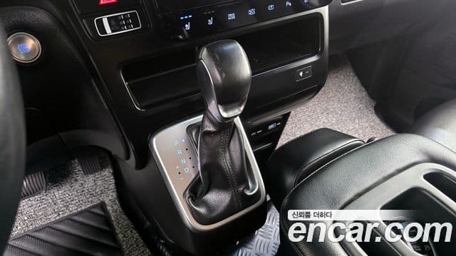 Hyundai Staria 2022 — ფოტო 9/20