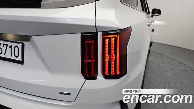 Kia Sorento 2022 — ფოტო 4/37