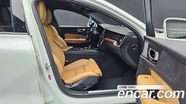 Volvo V60 Cross Country 2021 — Şəkil 11/20