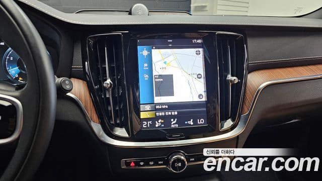 Volvo V60 Cross Country 2021 — Şəkil 14/20