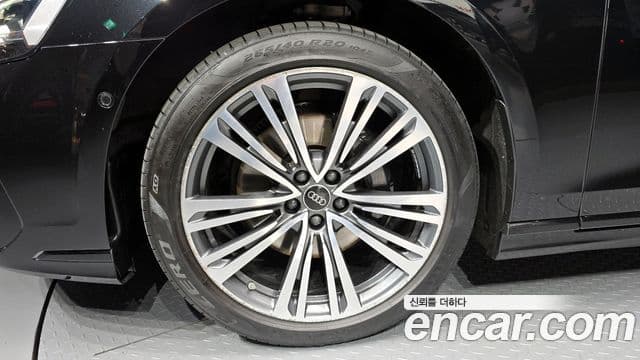 Audi A8 2023 — ფოტო 5/20