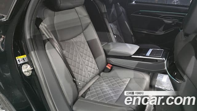 Audi A8 2023 — ფოტო 11/20
