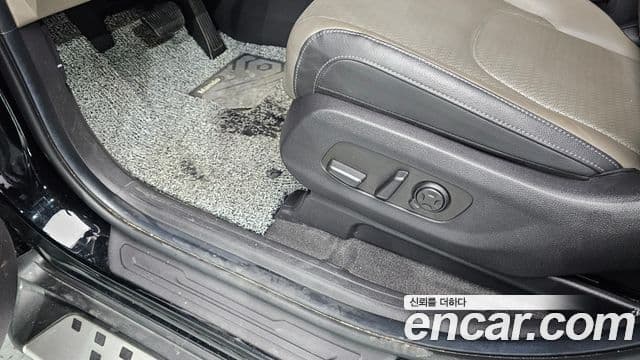 Kia Carnival 2024 — ფოტო 23/32