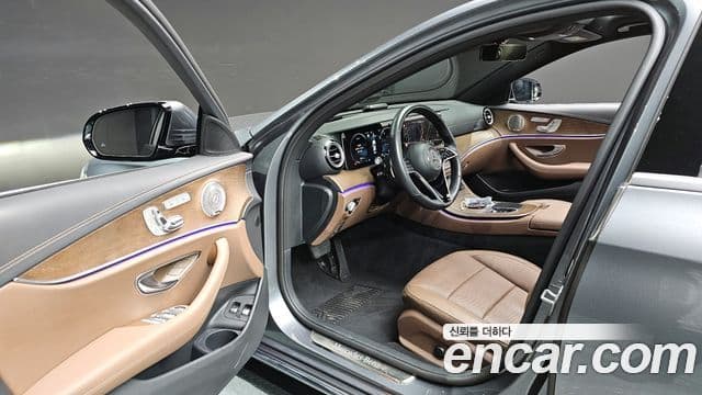Mercedes-Benz E-Class 2021 — ფოტო 8/20