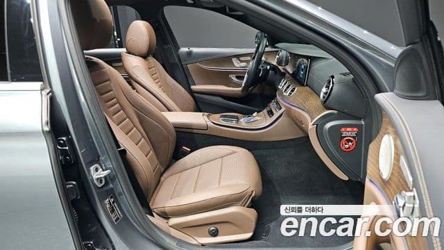 Mercedes-Benz E-Class 2021 — ფოტო 11/20