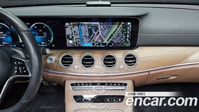 Mercedes-Benz E-Class 2021 — ფოტო 12/20
