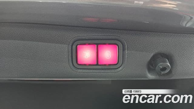 Mercedes-Benz E-Class 2021 — ფოტო 17/20