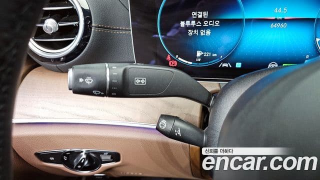 Mercedes-Benz E-Class 2021 — ფოტო 19/20