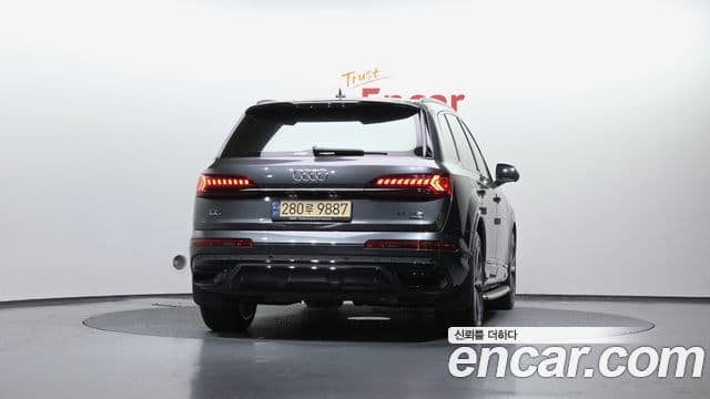 Audi Q7 2022 — ფოტო 4/20