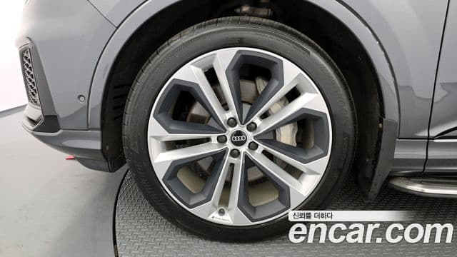 Audi Q7 2022 — ფოტო 5/20
