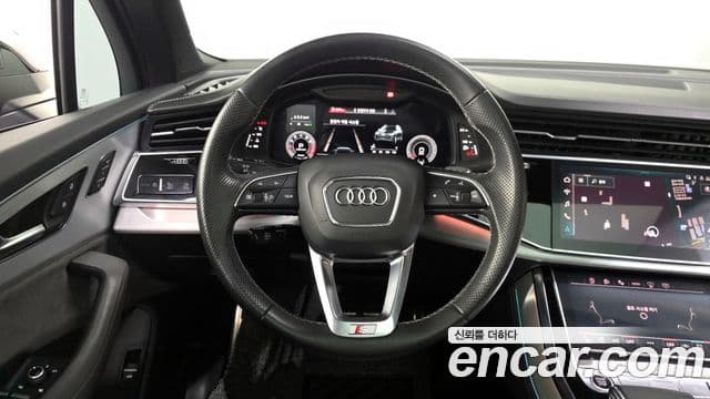 Audi Q7 2022 — ფოტო 13/20