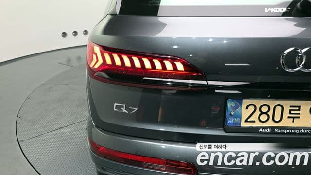 Audi Q7 2022 — Photo 24/34