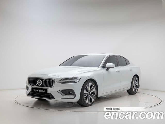 Volvo S60 2023 — ფოტო 9/17