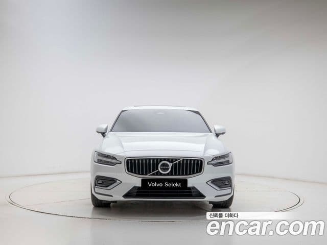 Volvo S60 2023 — ფოტო 1/17