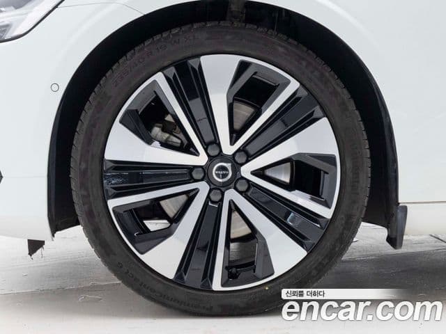 Volvo S60 2023 — ფოტო 4/17
