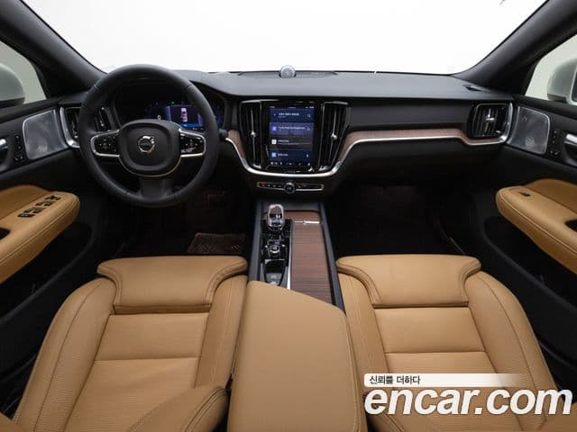 Volvo S60 2023 — ფოტო 10/17