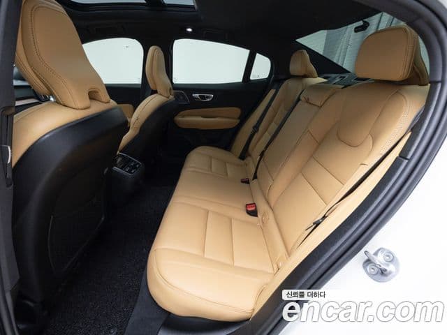 Volvo S60 2023 — ფოტო 11/17