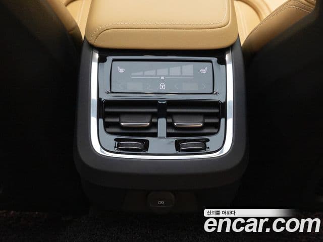 Volvo S60 2023 — ფოტო 12/17