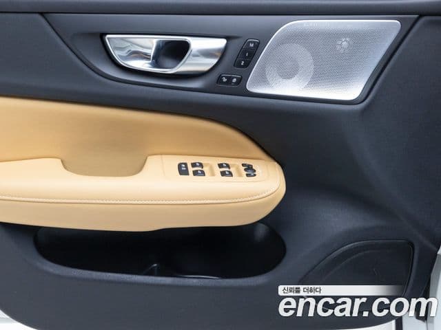 Volvo S60 2023 — ფოტო 13/17
