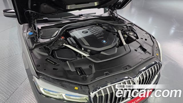 BMW 7 Series 2021 — ფოტო 5/20