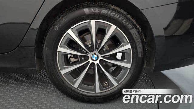 BMW 3 Series 2019 — Photo 10/32