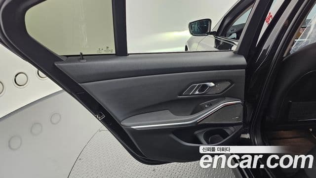BMW 3 Series 2019 — Photo 7/32
