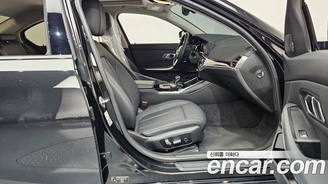 BMW 3 Series 2019 — Photo 14/32