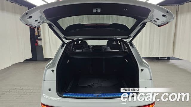 Audi Q5 2020 — Şəkil 17/20