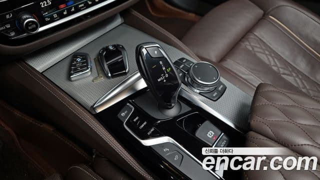 BMW 5 Series 2019 — Şəkil 9/20