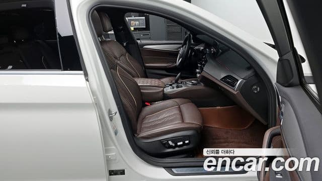 BMW 5 Series 2019 — Şəkil 11/20