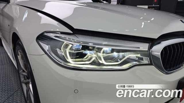 BMW 5 Series 2019 — Photo 35/37