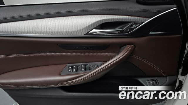BMW 5 Series 2019 — Photo 3/37