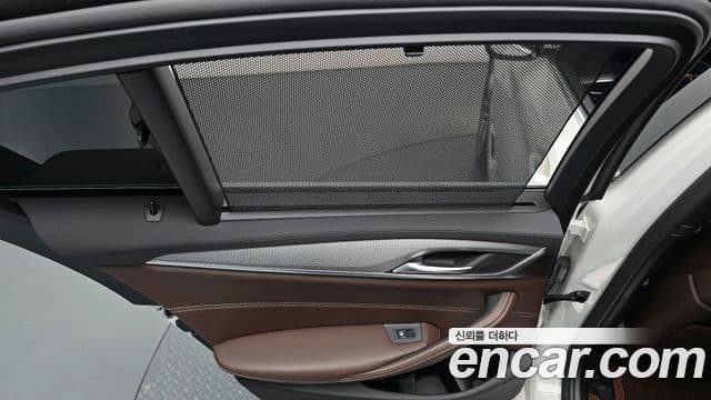 BMW 5 Series 2019 — Photo 30/37