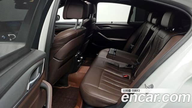 BMW 5 Series 2019 — Photo 36/37