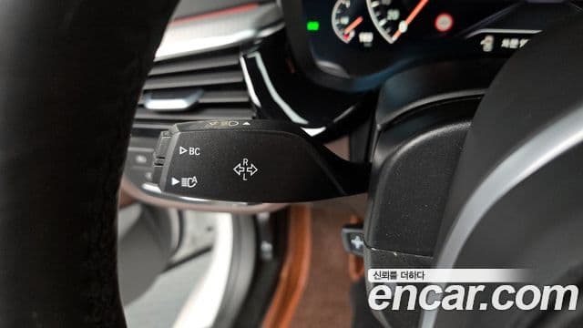 BMW 5 Series 2019 — Photo 18/37