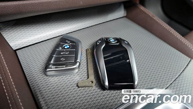 BMW 5 Series 2019 — Photo 27/37