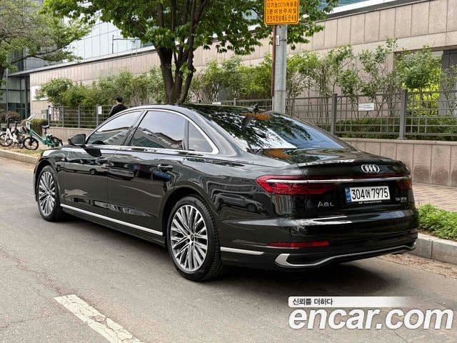 Audi A8 2023 — Фото 3/20